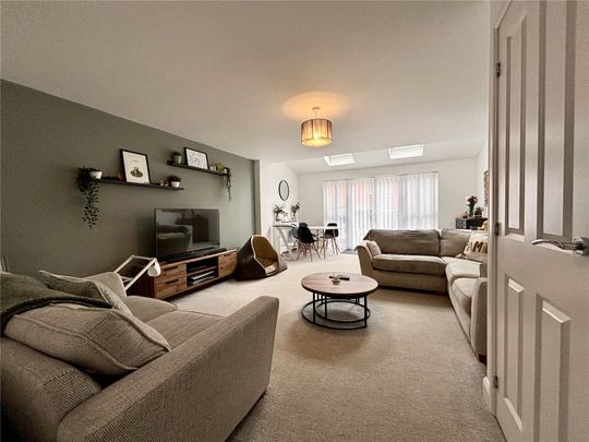 Barton Row, Hook, Hampshire, RG27 - Photo 1