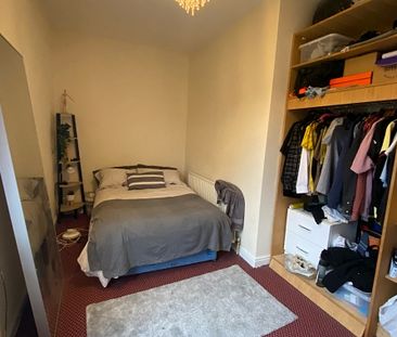 Charming 3-Bedroom Terraced Home Just Off Ecclesall Road - Photo 3
