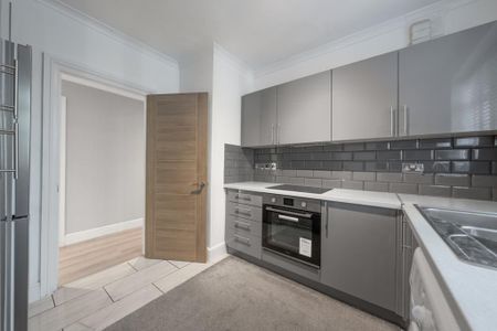 3 bedroom apartment to rent - Photo 3