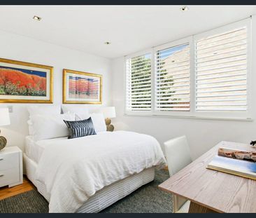 Spacious & Stylish Fully Furnished Designer Home with Pool – Utilit... - Photo 4