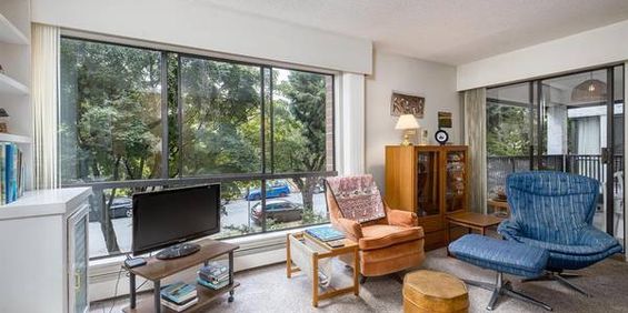 Kitsilano 2 bed 2 bath amazing location!! - Photo 3