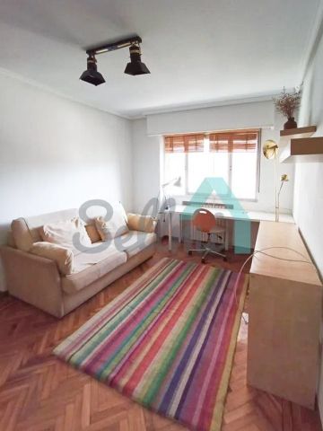 Alquiler de piso en Calle Cardenal Cienfuegos - Photo 3