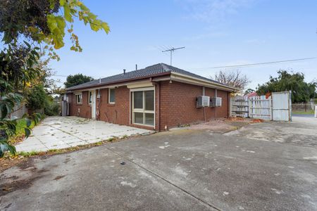 Register to Inspect / Charming 3-Bedroom Home in Convenient Location - Photo 4