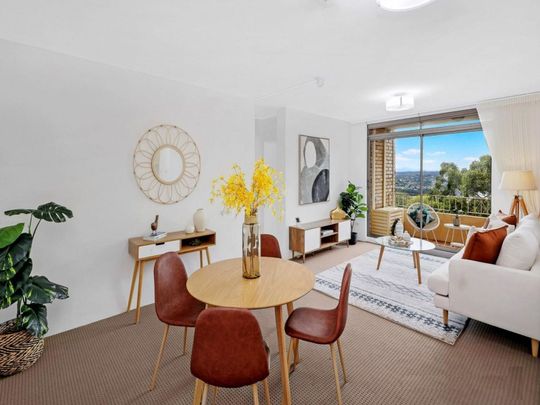 SERENE APARTMENT WITH SPARKLING WATER VIEWS - Photo 1