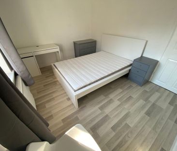 4 bedroom semi-detached house to rent - Photo 3