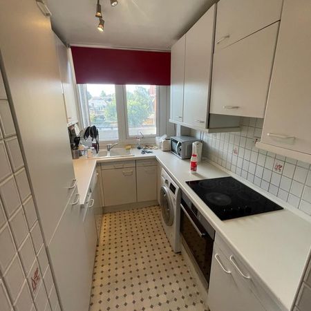 1 bedroom in a flat share to rent - Photo 3