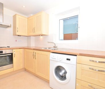 Reynolds Avenue, Redhill, Surrey, RH1 - Photo 6