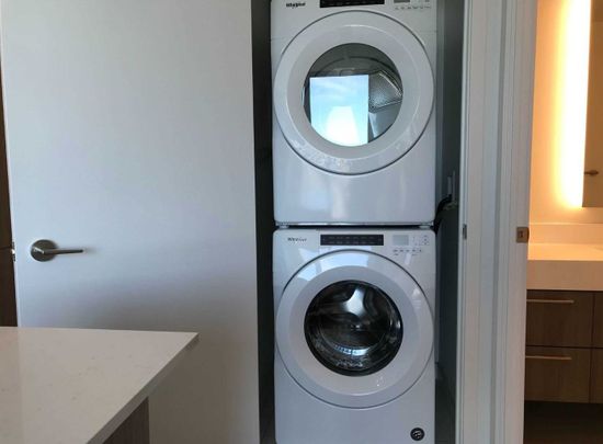 For Lease - 1 Yorkville Avenue Unit# 2404, Toronto, Ontario - Photo 1