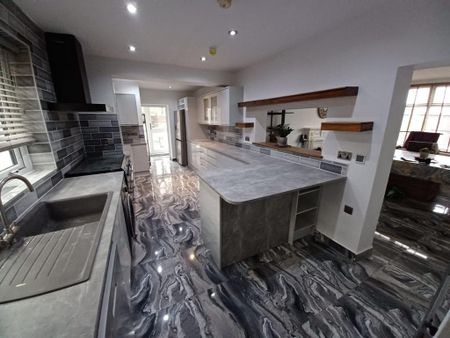 1 bedroom in a house share to rent - Photo 5