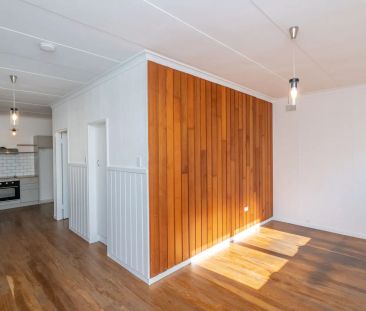RENOVATED UNIT TWO MINUTES WALK TO LAKE! - Photo 3