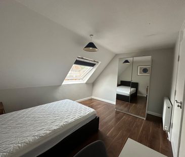 Room in a Shared House, Exhibition Close, W12 - Photo 2