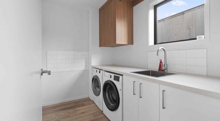 Huge garage/workshop and beautiful home!! - Photo 2