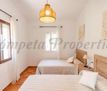 Country Property in Cómpeta, Inland Andalucia at the foot of the mo... - Photo 2