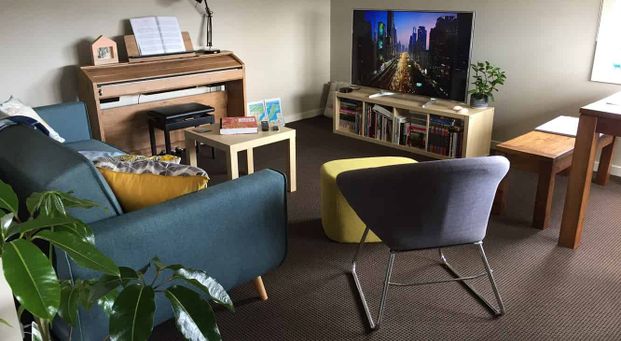 Sunny apartment with City views - Photo 1