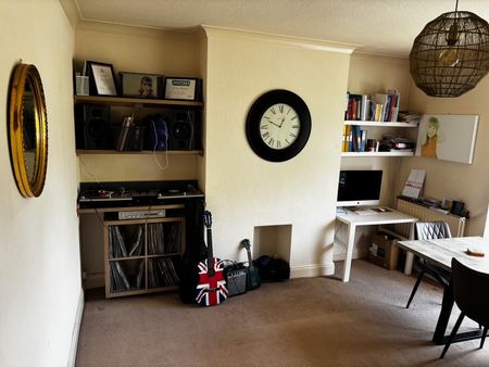 3-Bedroom Detached House, Topsham Road, backing onto golf course. - Photo 2