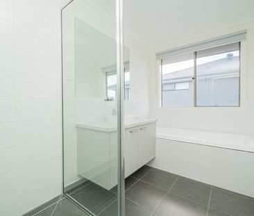 Spacious Home in "Smiths Lane" Estate, Clyde North- Available 12/11... - Photo 6