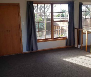 Sunny 3BR Home with garden! - Photo 4