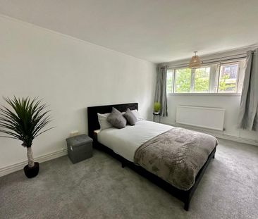 Room in a Shared Flat, Poplar High Street, E14 - Photo 1