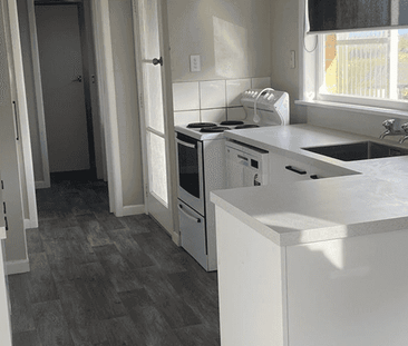 Three bedroom Brick Home - Photo 4