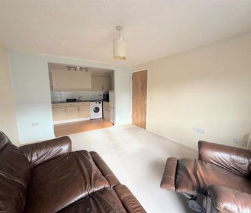 2 bedroom flat to rent - Photo 2