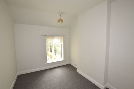 2 Bedroom Semi-Detached House - Photo 3