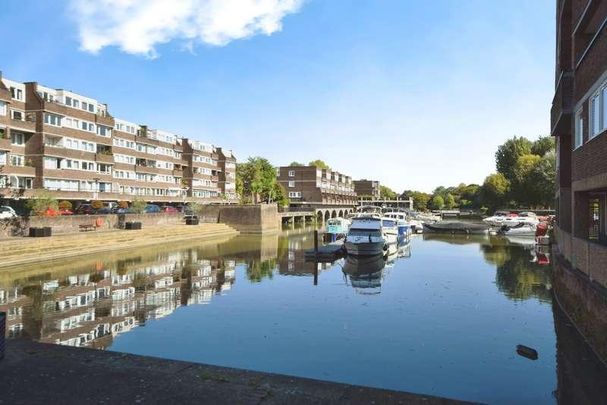 Nero Court, Brentford Dock, TW8 - Photo 1