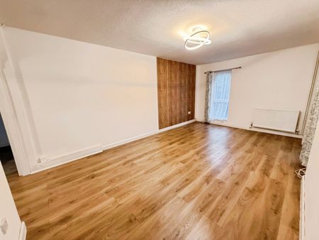 Shawbridge, Harlow - Photo 3