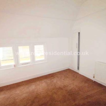 2 bedroom property to rent in Westcliff On Sea - Photo 1