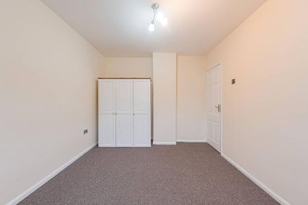 3 bedroom end of terrace house to rent - Photo 4