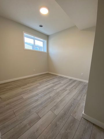 285 Lucas Place NW, Calgary - Photo 3