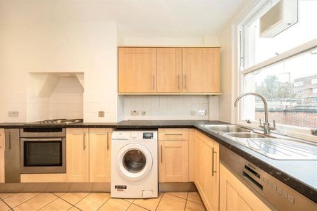3 bedroom flat to rent - Photo 4