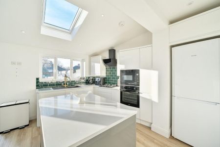 3 bedroom semi-detached house to rent - Photo 5