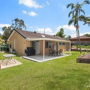 3 large bedrooms house in this great area - Photo 2