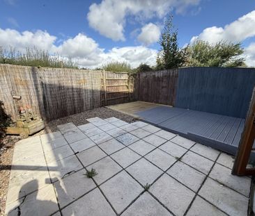 3 bed Town House - To Let - Photo 2