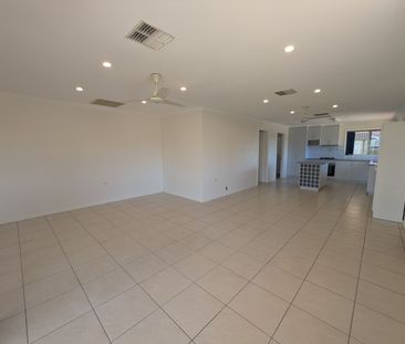 Fully Fenced Three Bedroom House - Photo 2