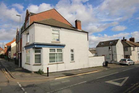 1 bedroom ground floor flat to rent - Photo 2