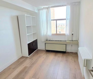 For Lease - 2760 Carousel Crescent Unit# 1012, Blossom Park - Airpo... - Photo 3