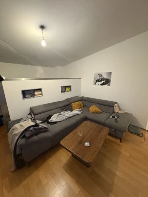 Besonderheit! Gemütliche 2-Zimmer-Maisonettewohnung mit schöner Dachterrasse und möblierter Küche im Stadtzentrum Ried - Photo 1