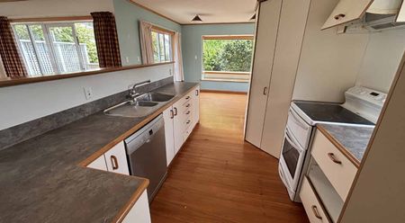 Sunny Family Home on Brougham - Photo 3