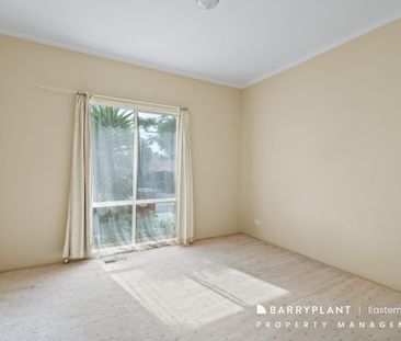 Light-Filled Living with Easy Indoor–Outdoor Flow - Photo 4