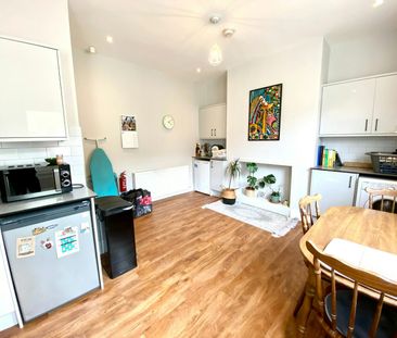 Terraced House to rent on - Photo 1