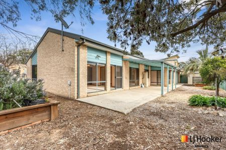 17 Tungun Street, Narrabundah ACT, Belconnen - Photo 3