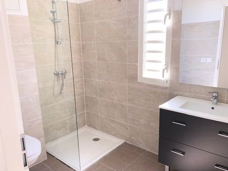 Location Appartement 69.2m² 3 pièces Fort de france - Photo 4