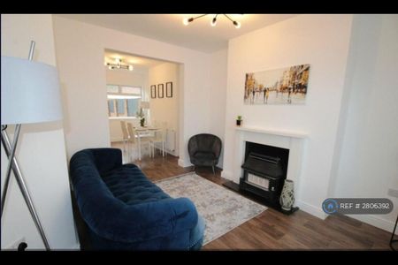 3 bedroom semi-detached house to rent - Photo 2