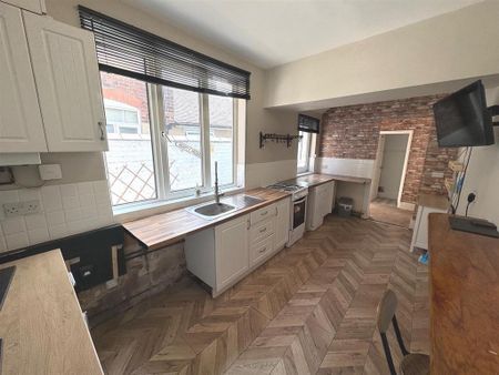 3 bedroom terraced house to rent - Photo 5