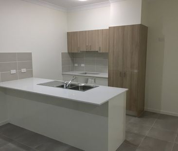 Beautiful Family Home - Convenient Location - Photo 2