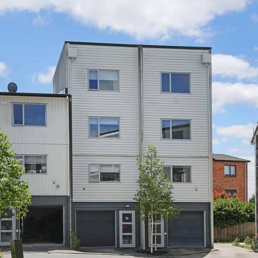 Prime Location! - Photo 1