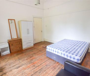 8 bedroom semi-detached house to rent - Photo 3