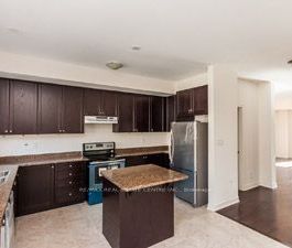 Townhouse For Lease | W8125750 - Photo 6