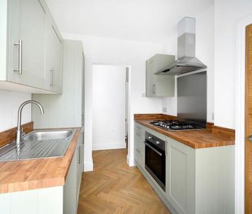 3 bedroom flat to rent - Photo 3